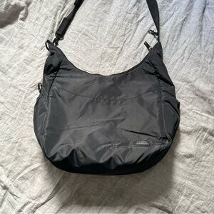 Pacsafe Citysafe 400 GII Anti-theft RFID Hobo Shoulder Travel Carryon Bag Black